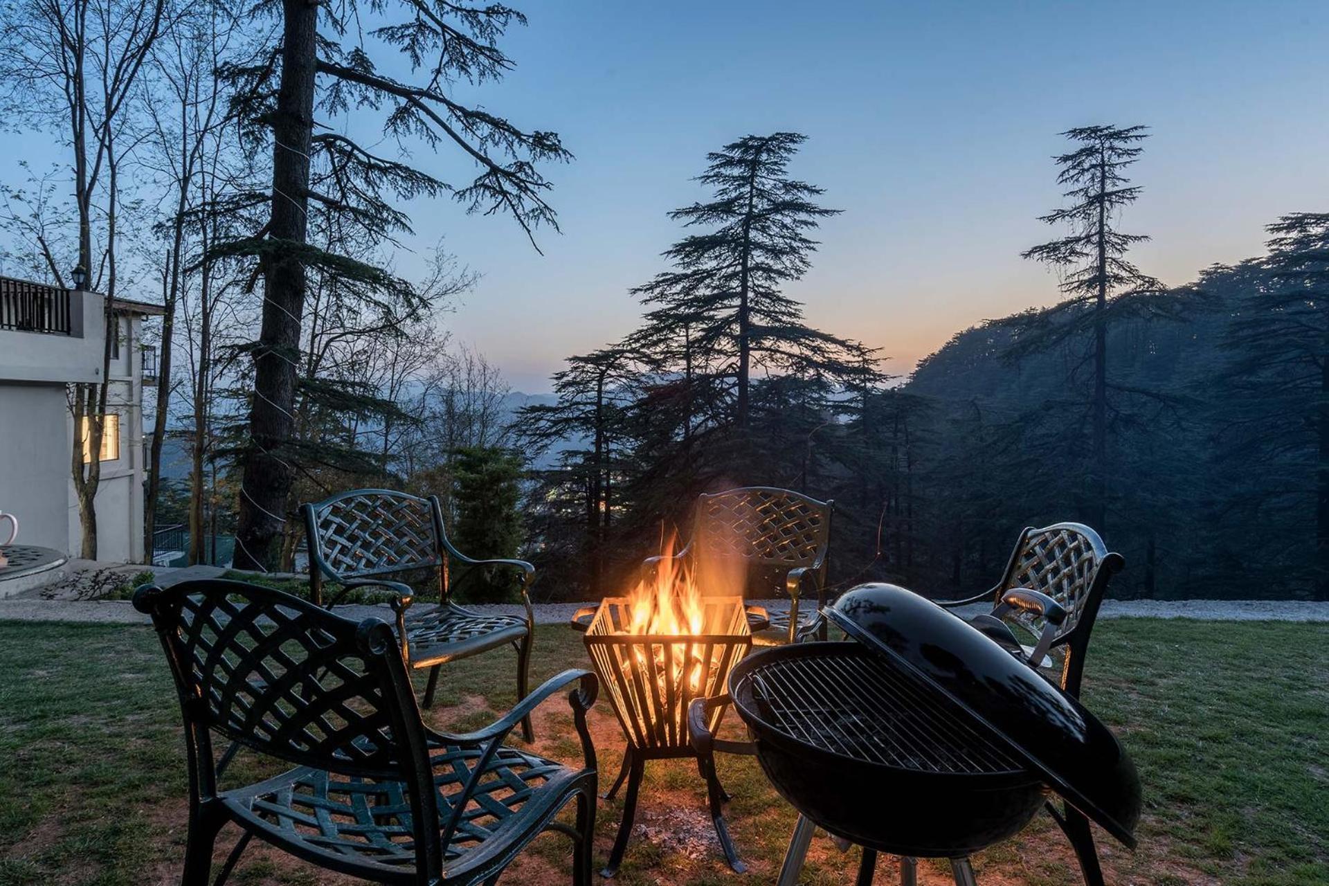 Stayvista At Pine Estate With Outdoor Jacuzzi Shimla Exterior foto